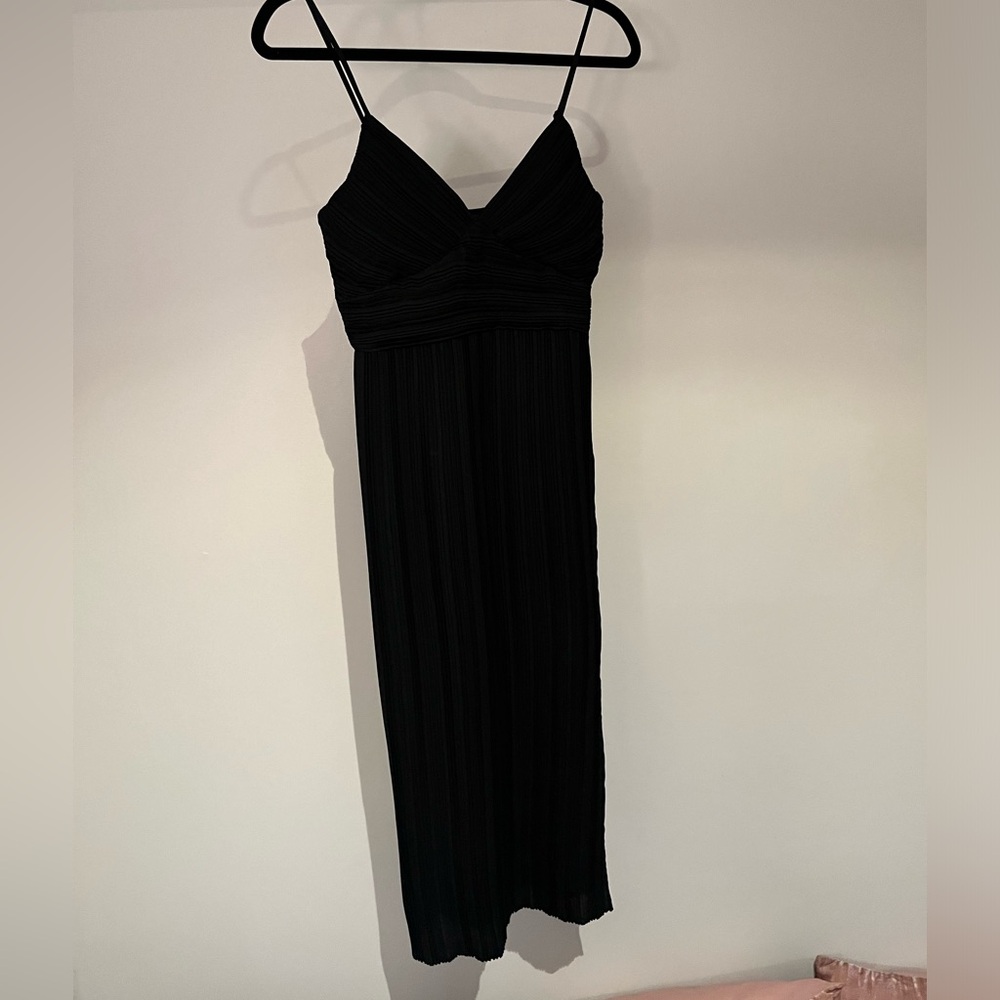 Banana Republic black Plissé Midi Dress size 0 EUC